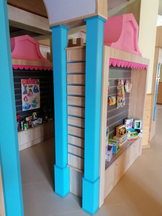 Меблі для магазину