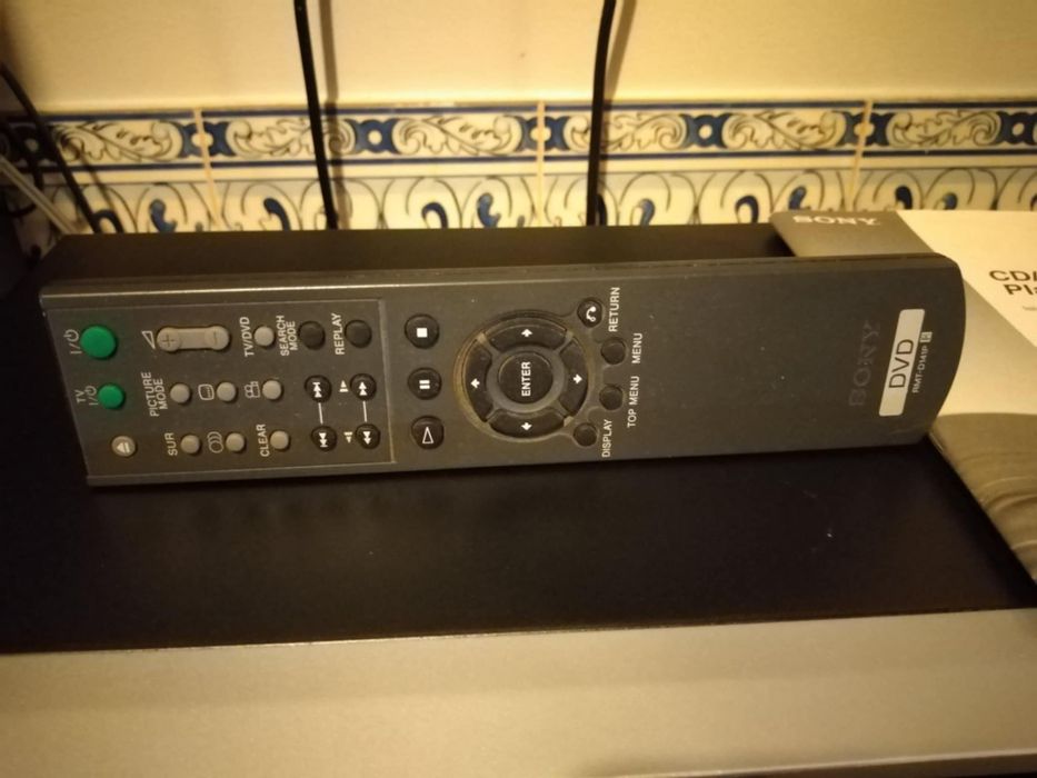 Leitor de DVD's e cds Sony com comando