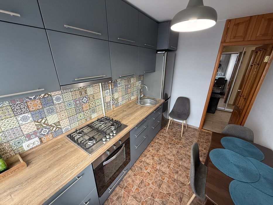 Двухкомнатная квартира с ремонтом на ул.Космонавтов,ост.Космос.