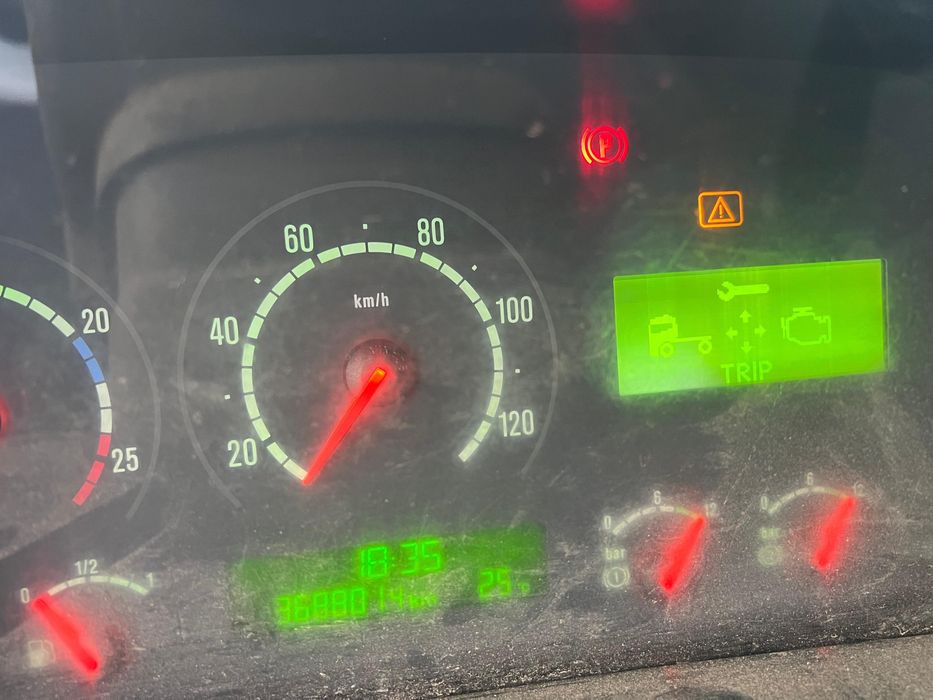 Scania P340 4x4 gancho , so 300.000 km