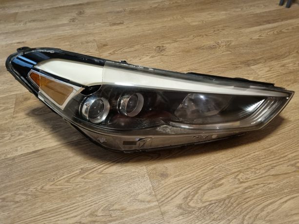 Lampa reflektor prawy przód Hyundai Tucson III 15- USA uszkodzona