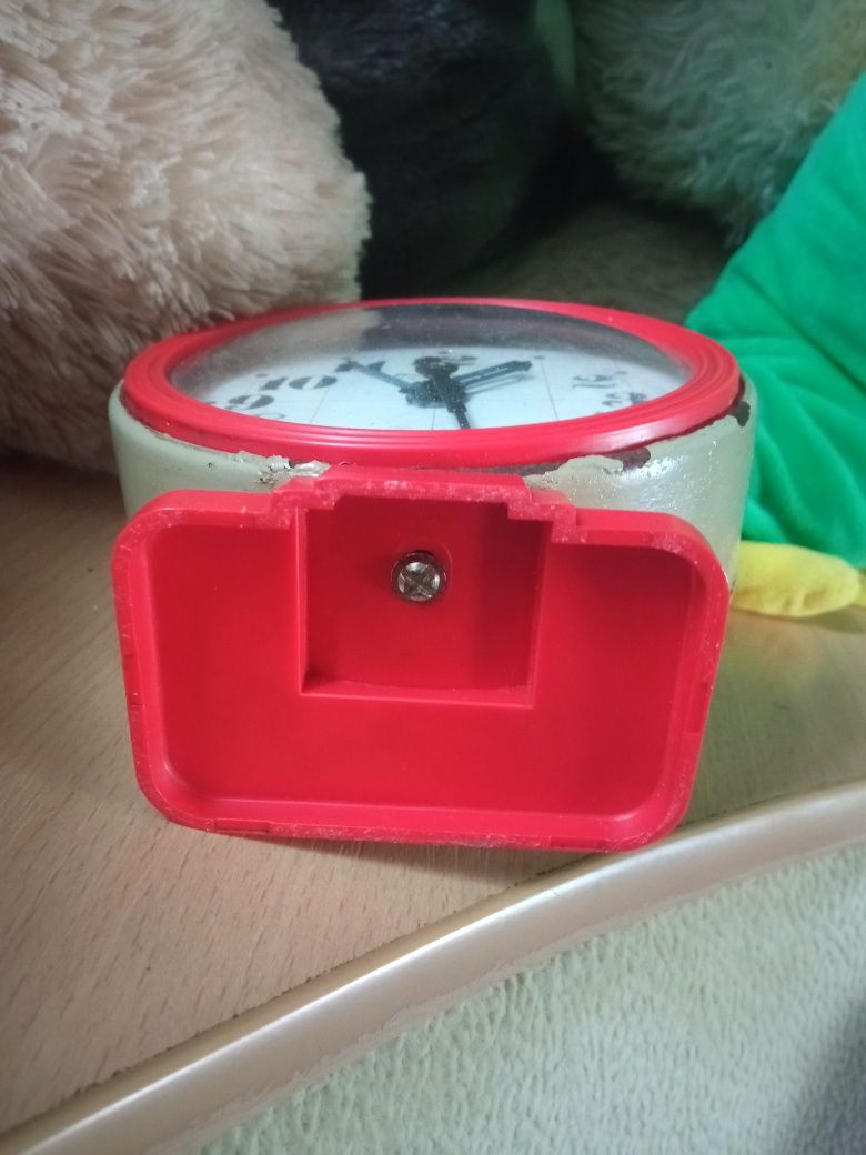 Часы будильник Янтарь 4 камня СССР