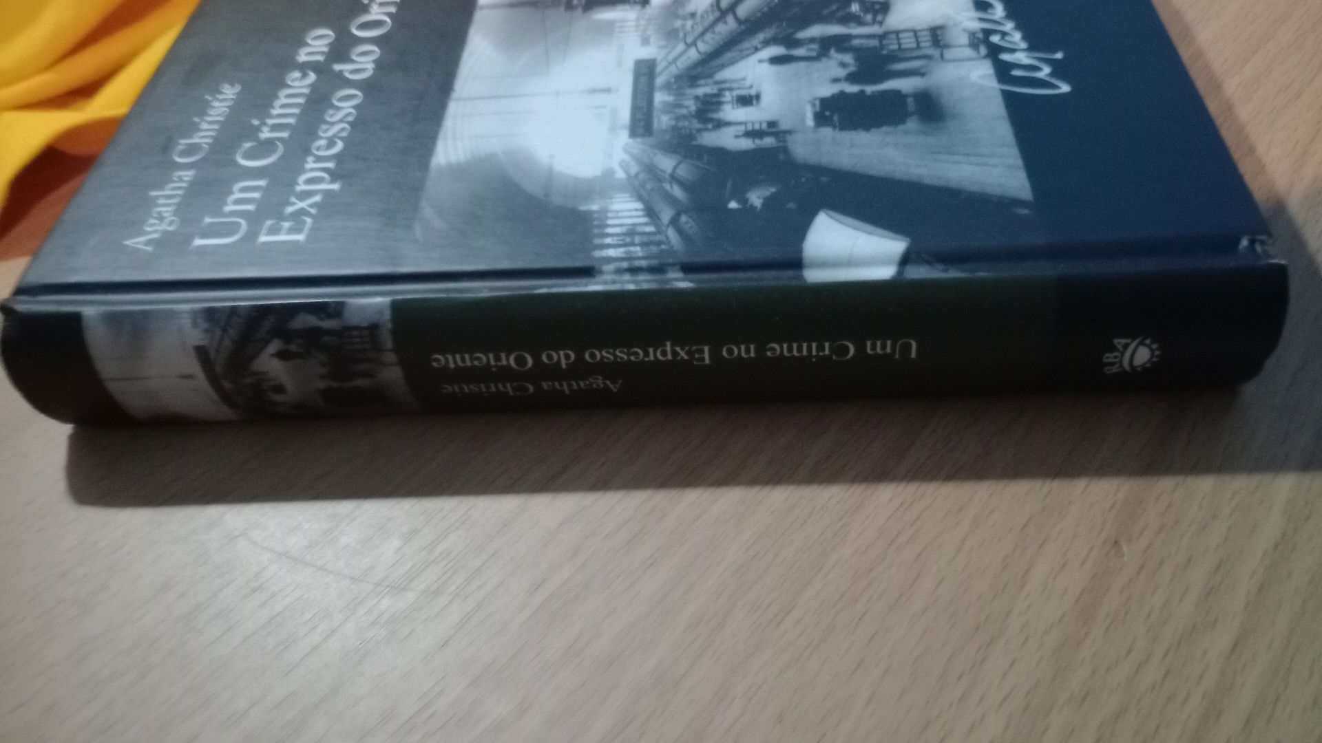 Livro antigo Agatha christie