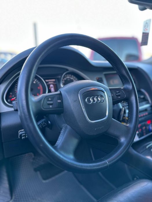 Продам авто Audi Q7
