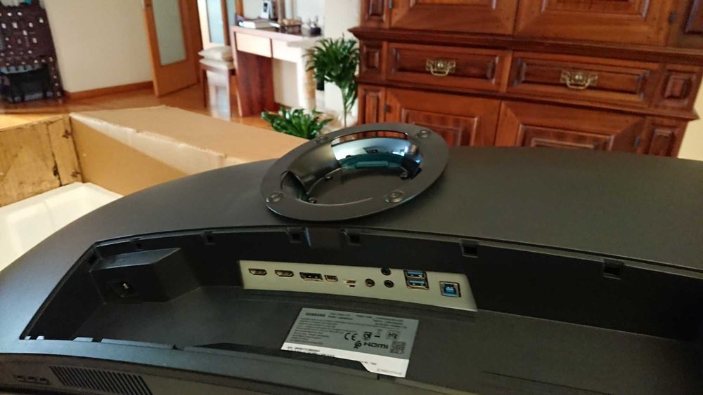 Samsung C49HG90 QLED 49" 144Hz Curved LED Gaming Monitor