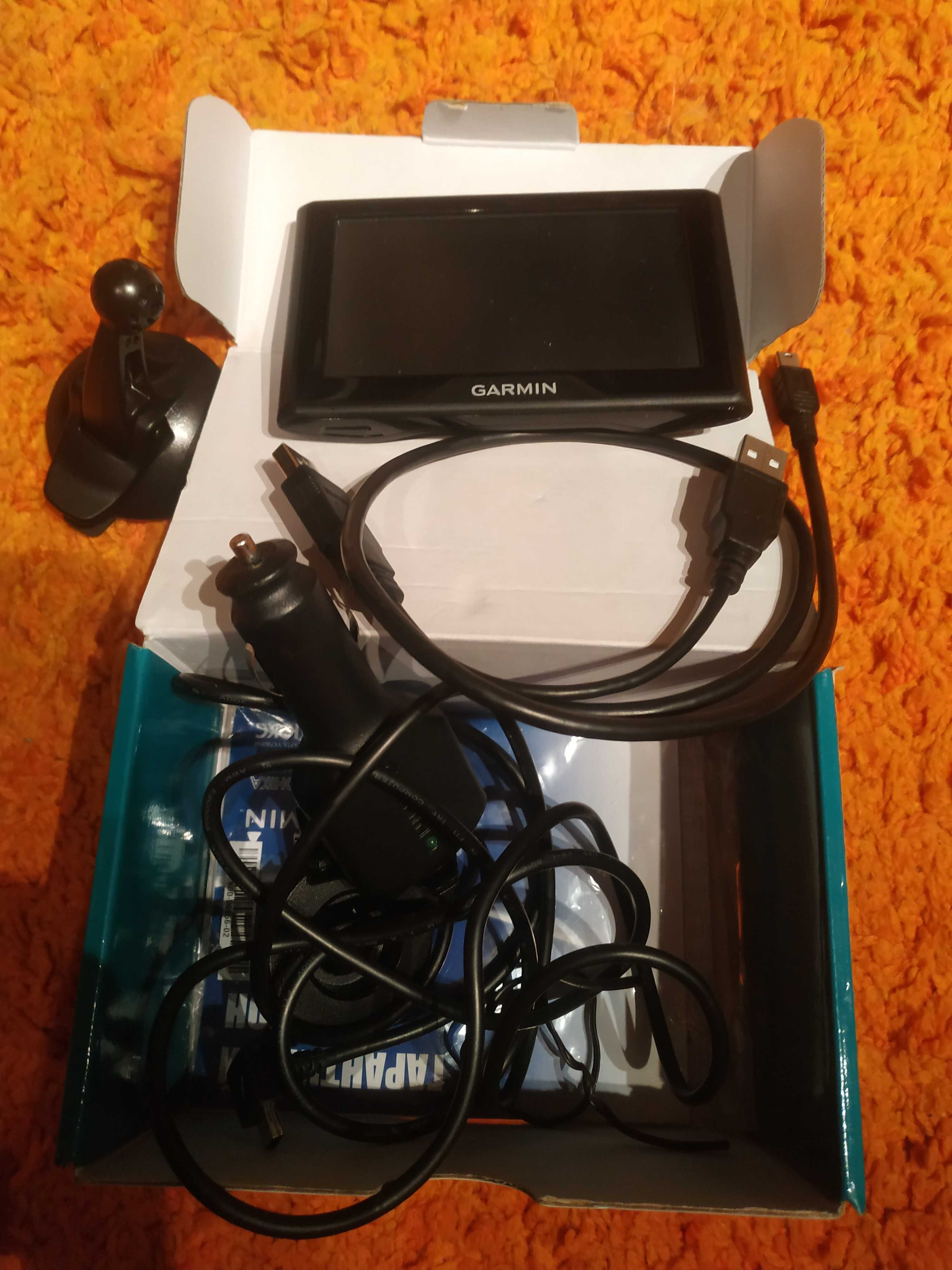 Навігатор Garmin Drive 40 LM Europe 4.3"