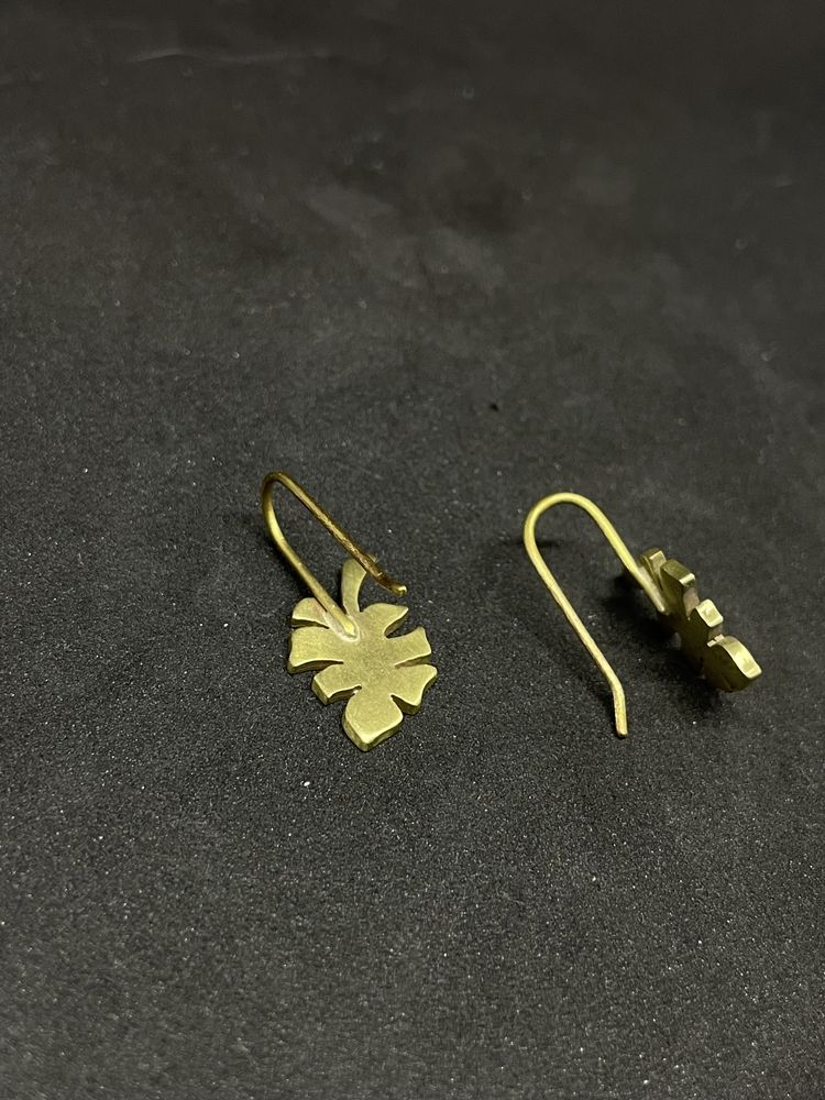 Brincos folhas de floresta