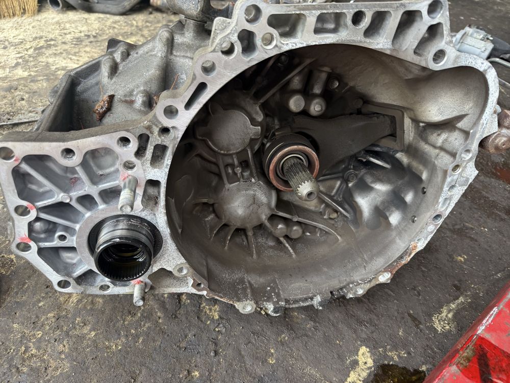 Коробка передач МКПП КПП Toyota Rav 4 2.2d 13-18 4WD Hyk8-f