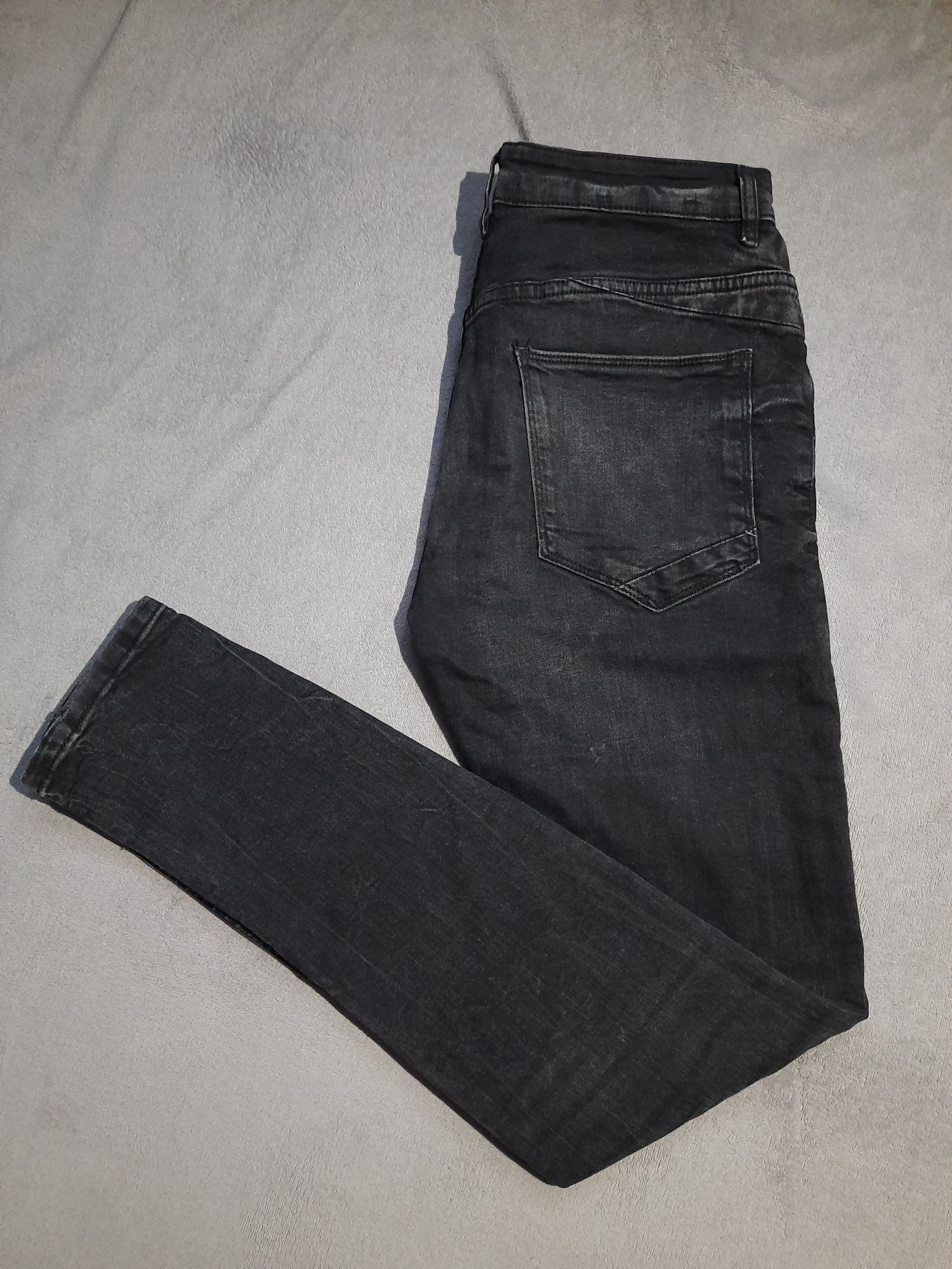 Czarne spodnie jeansowe męskie z dziurami skinny House