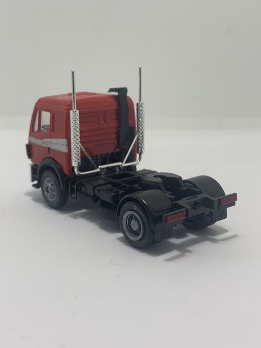 Mercedes 1748 da Herpa escala 1/87