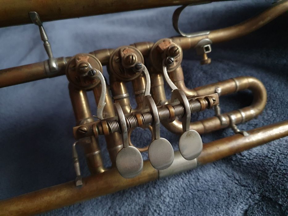 Trąbka Weltklang. Skrzydłówka.