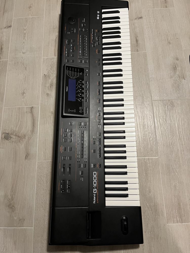 Roland G 1000 Keyboard Workstation