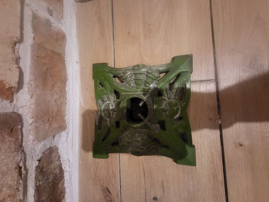 Stary żeliwny stojak pod choinke, stojak choinkowy
