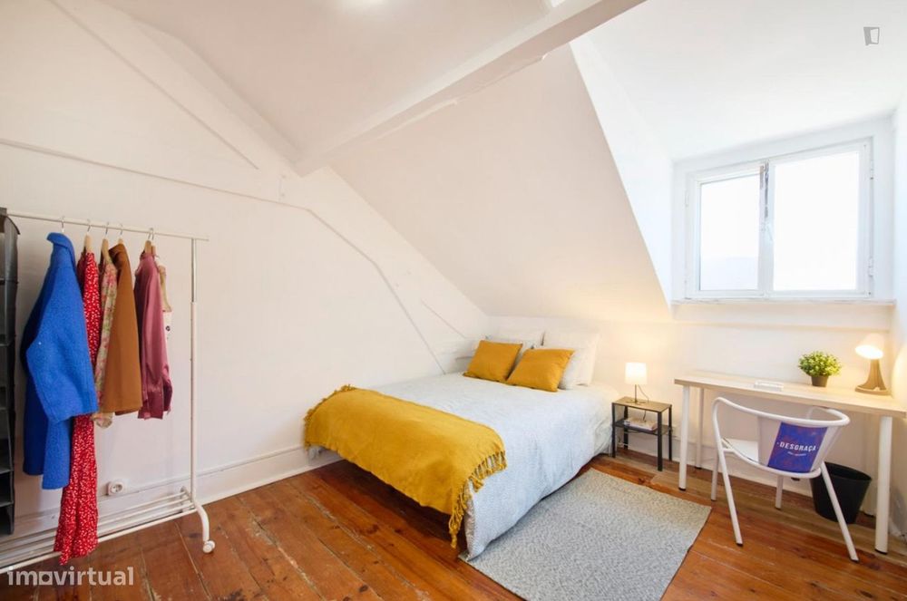 725806 - Quarto com cama de casal em...