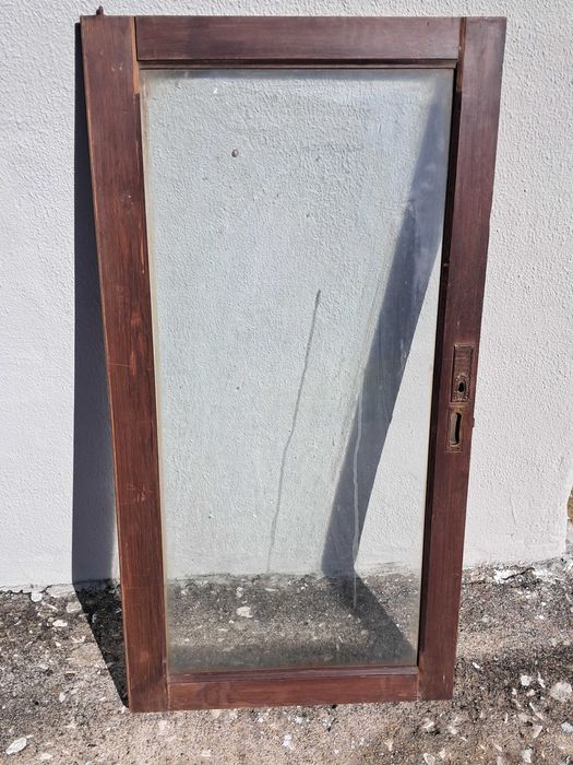 Porta decorativa em madeira e vidro