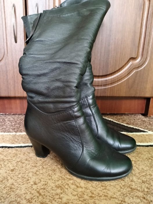 Продам зимові чоботи