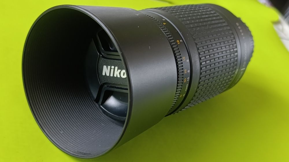 Об'єктив Nikon AF NIKKOR 70-300mm f/4.5-5.6G