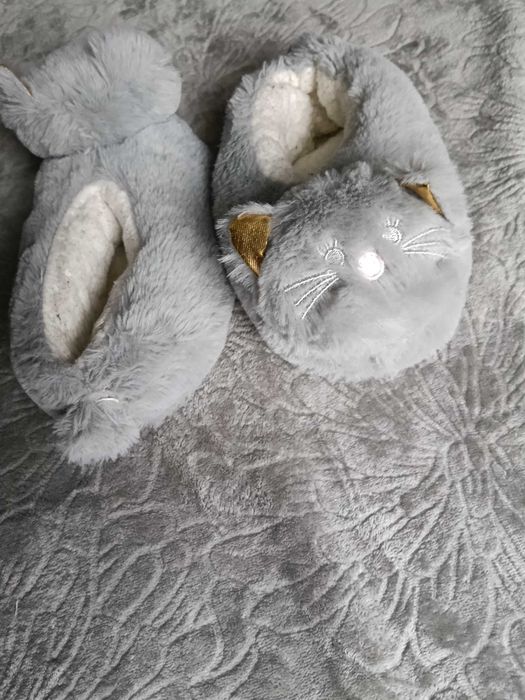 Kapcie wsuwane dziewczęce kotki Sinsay r. 27