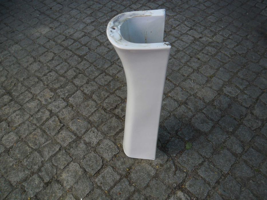 Podstawa -noga pod umywalkę wys.67cm