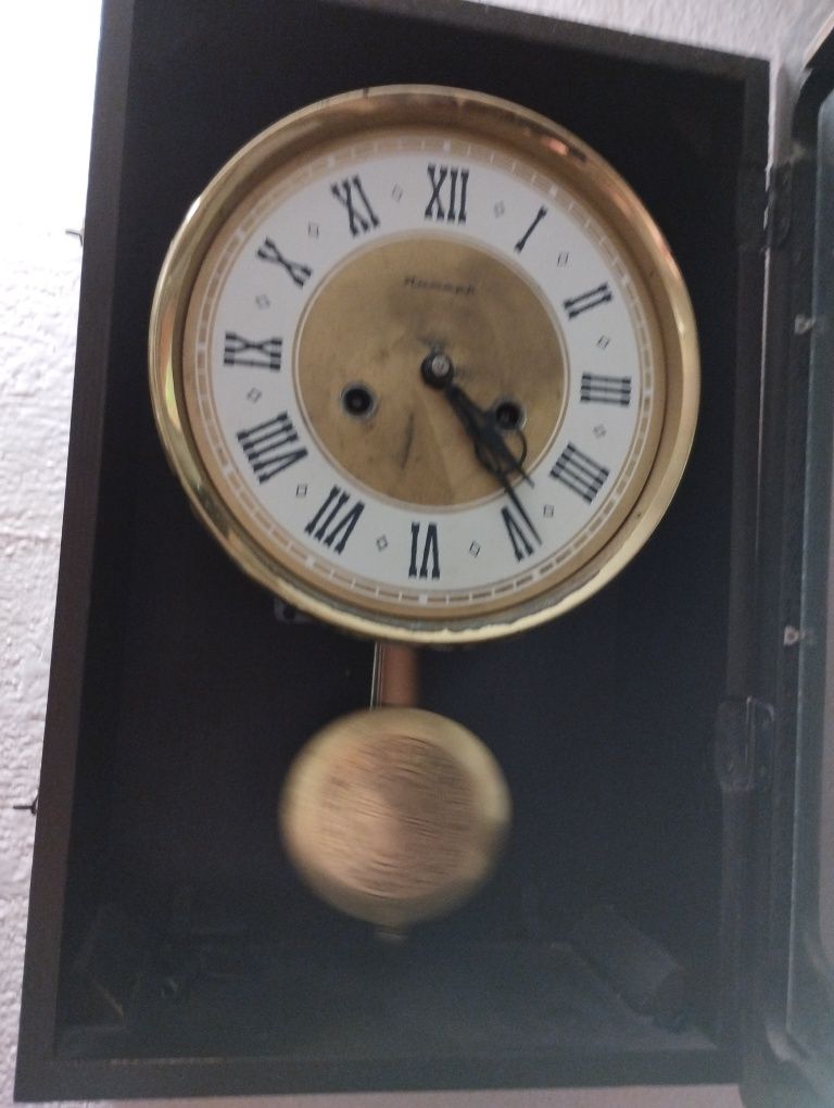 Часы настенные с будильником