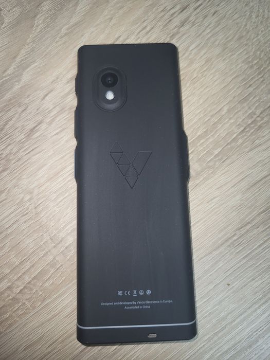 Vasco Translator V4
Inteligentny tłumacz z darmowym internetem i 112 j