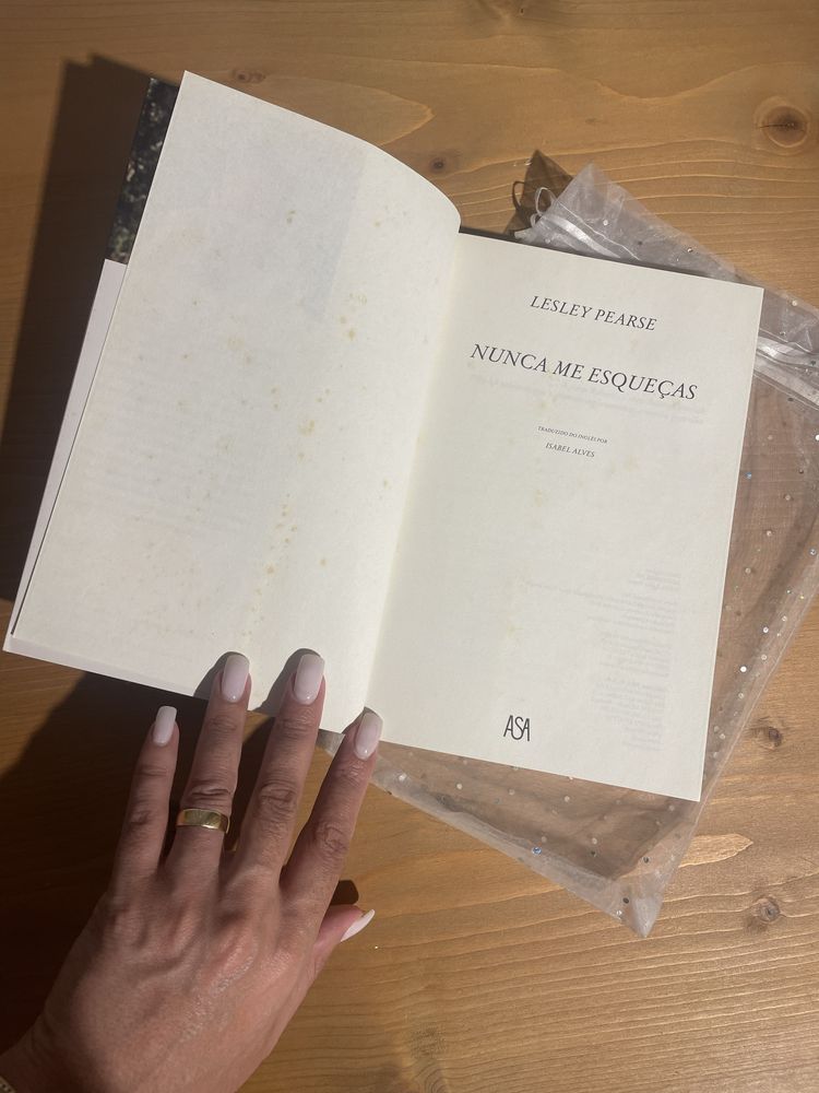 Livro “ Nunca me Esquecas” de Lesley Pearse
