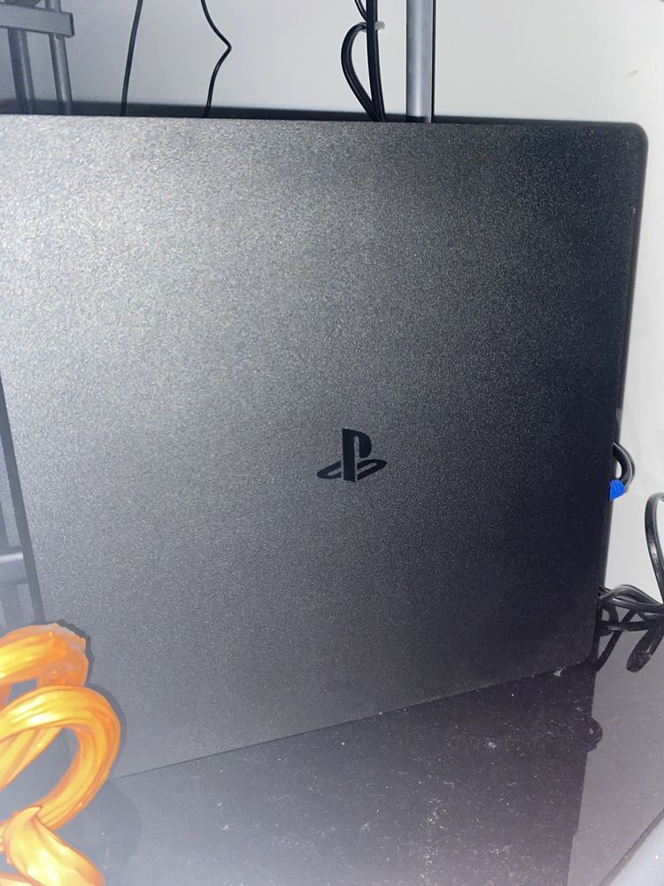 Ps4 pouco usada.