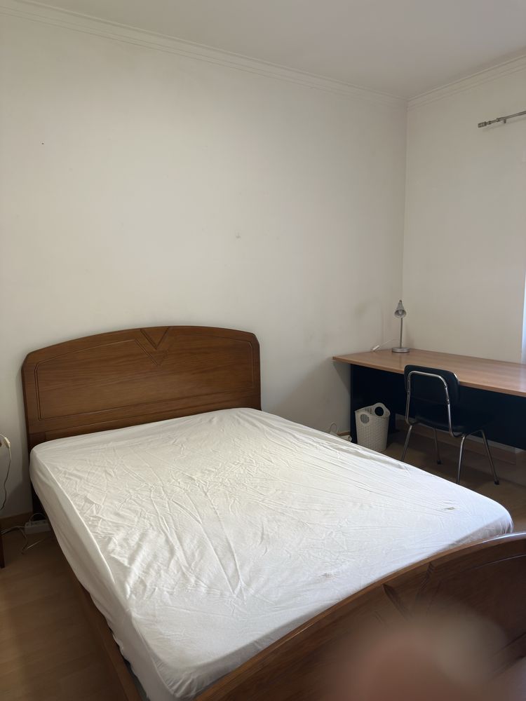 Alugo quarto junto à NOVA FCT no Monte da Caparica