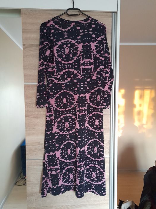 Sukienka midi czarno-różowa