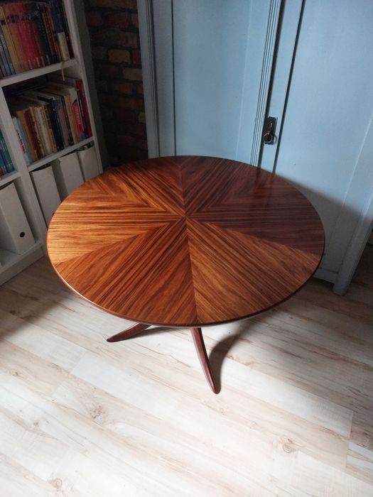 stolik kawowy marki Alma Niemcy palisandrowy drewniany vintage okrągły