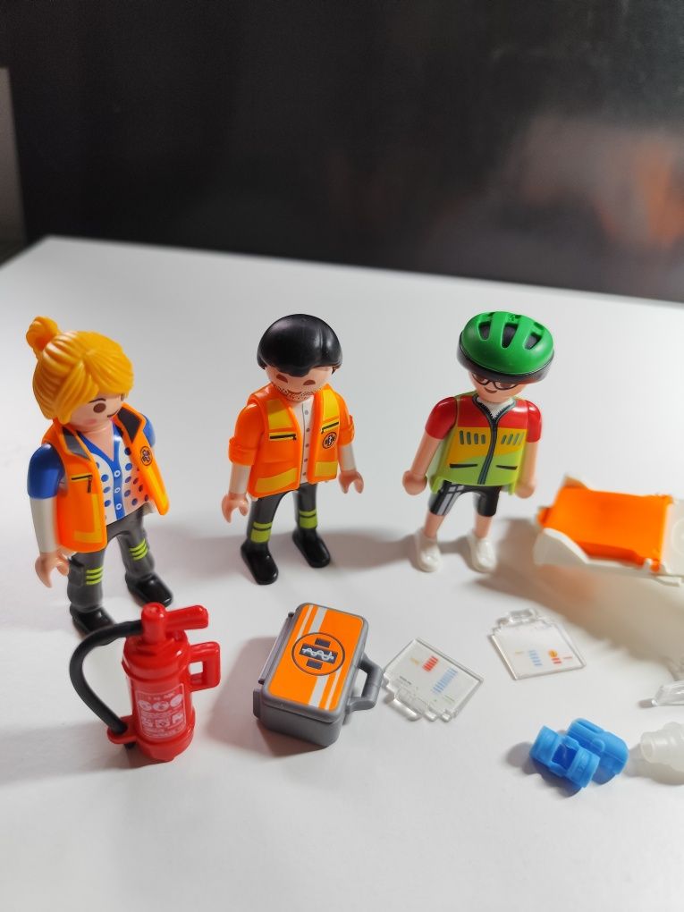 Playmobil zestaw karetka ze światłami 70049 ambulans