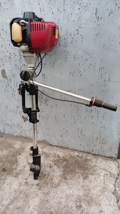 Лодочный двигатель Шмель