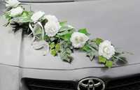 Elegancka dekoracja na samochód ślubny na ślub wesele