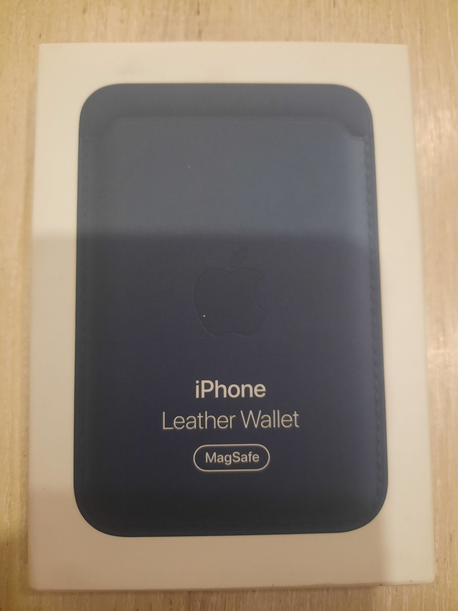 Кожаный чехол-бумажник для iPhone.