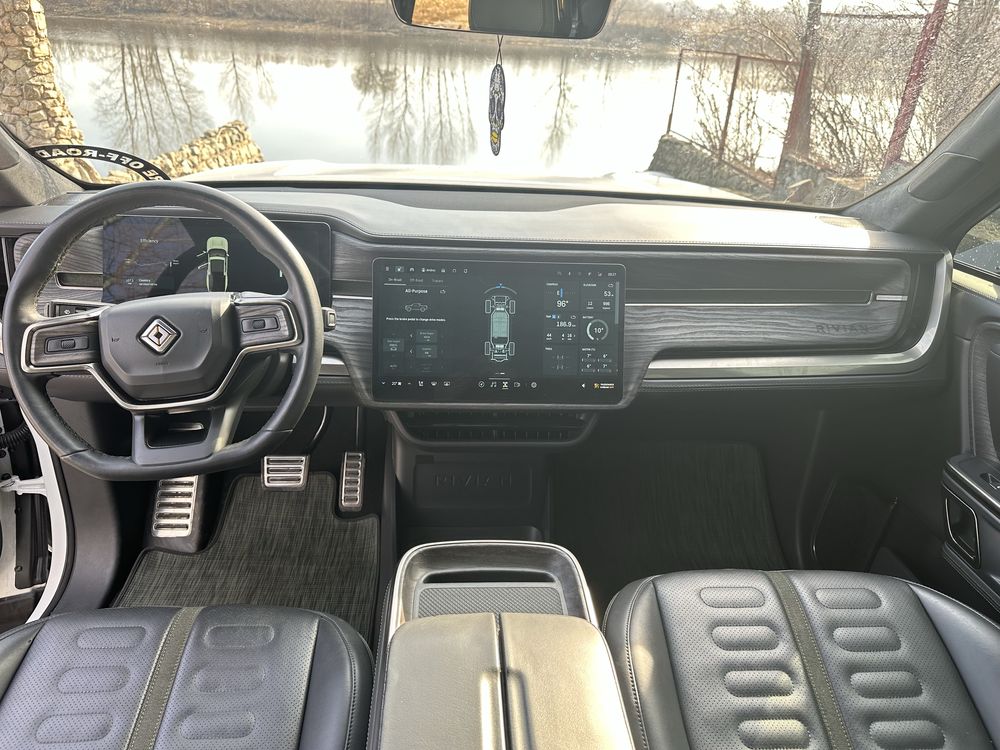 RIVIAN R1T Adventure