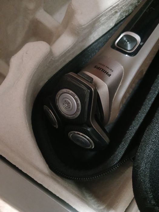 Електробритва Philips 5000