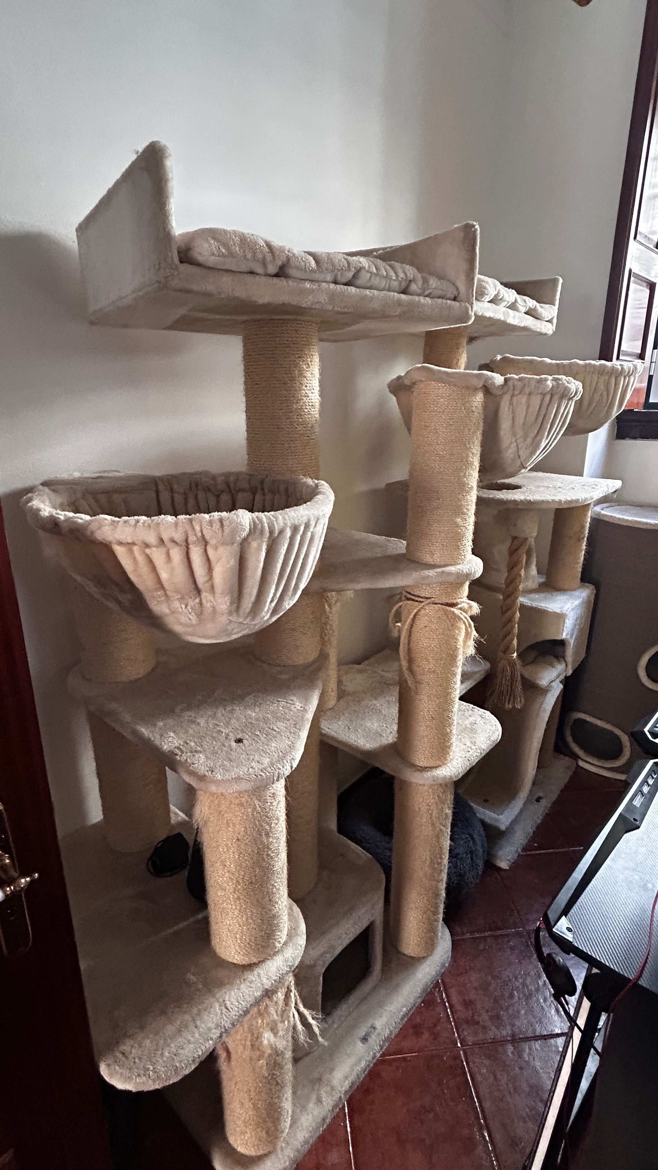 R&R Quality Cat Drum XXL and free Cat Trees XXL