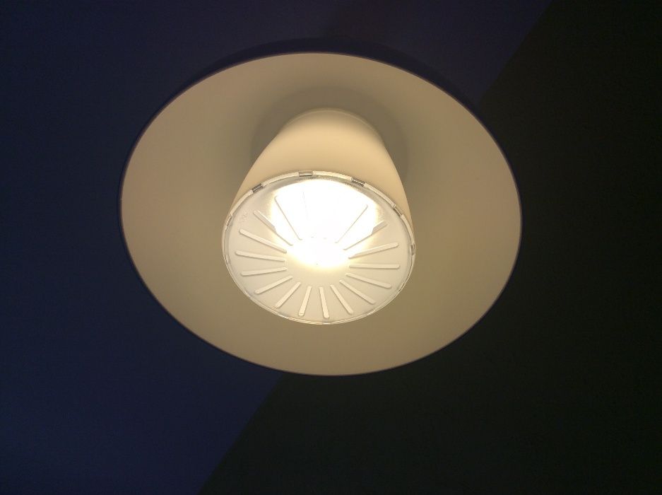 Lampa sufitowa z IKEA SKOJIG niebieska chmurka