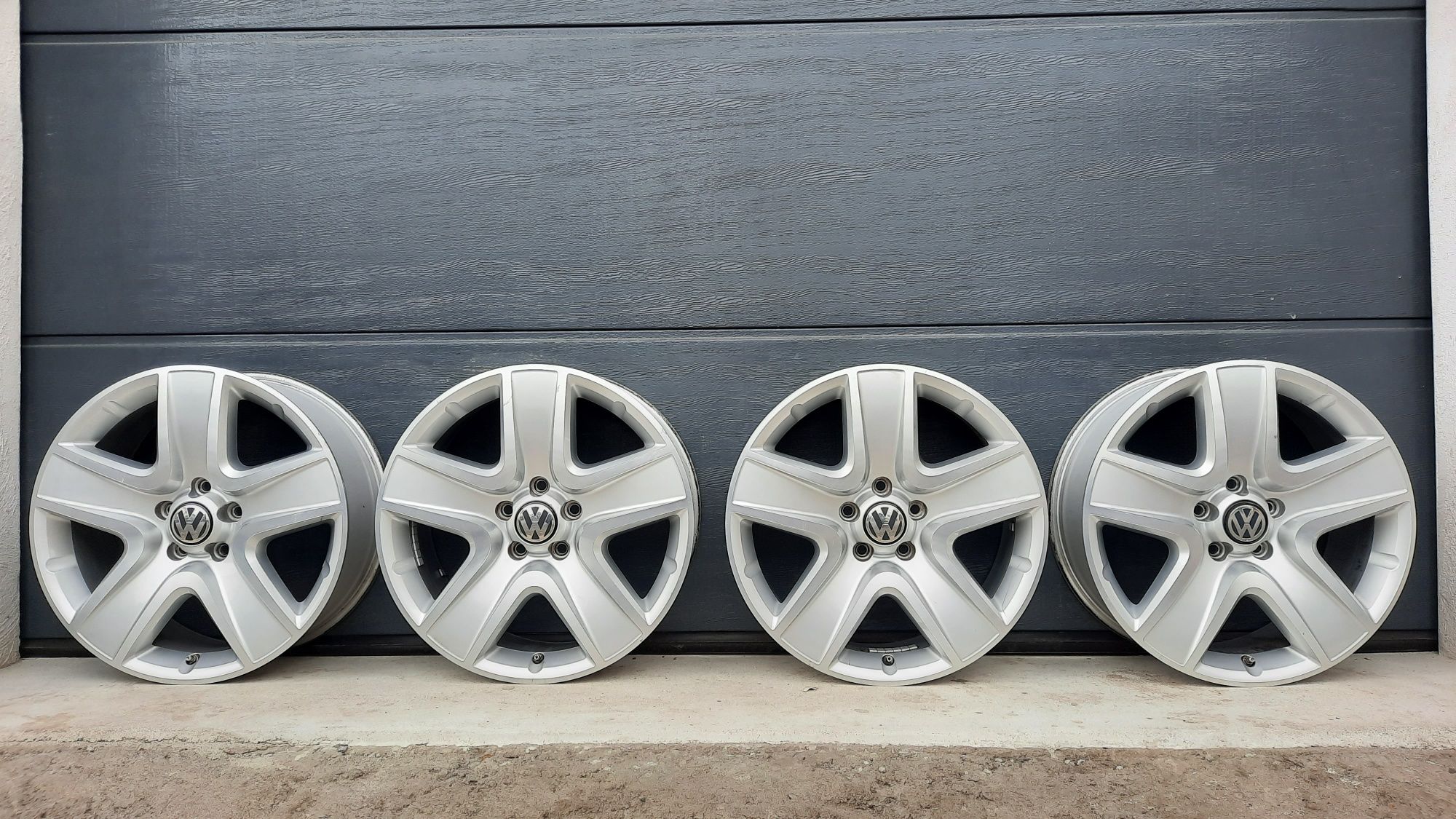 4x Alufelgi 18" VW Tiguan Passat Sharan Touareg