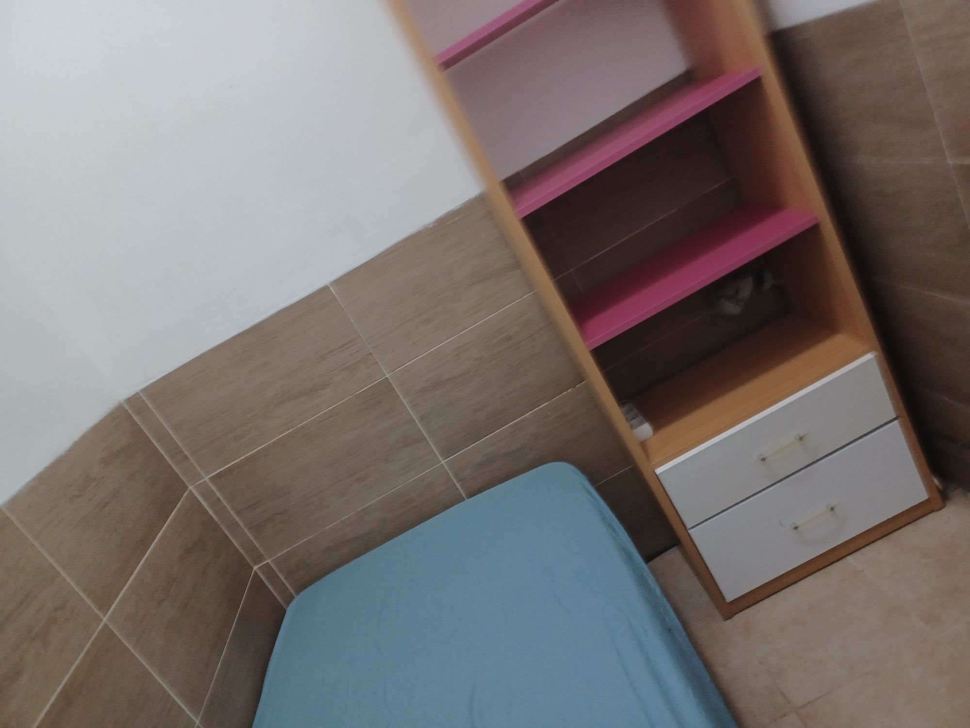 Quarto no centro de Faro* individual para Homem*
