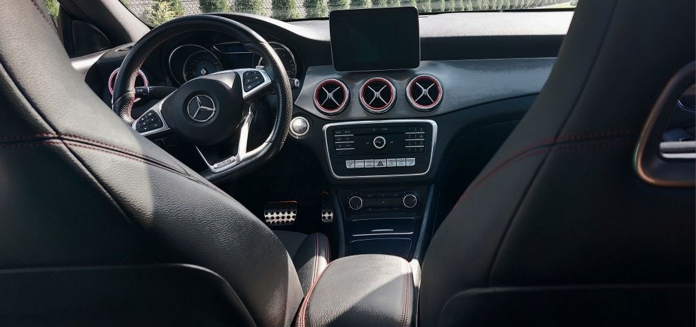 Auto do ślubu / na wesele - czerwony Mercedes CLA AMG