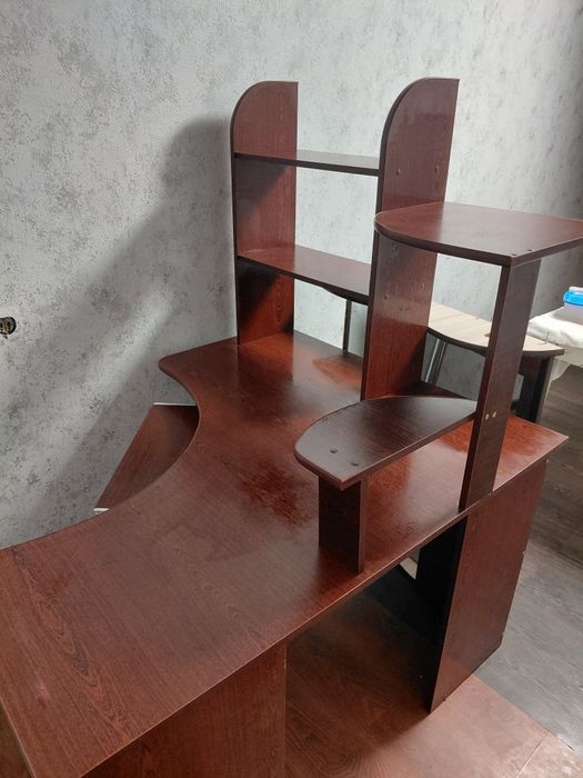 Продам кутовий стіл