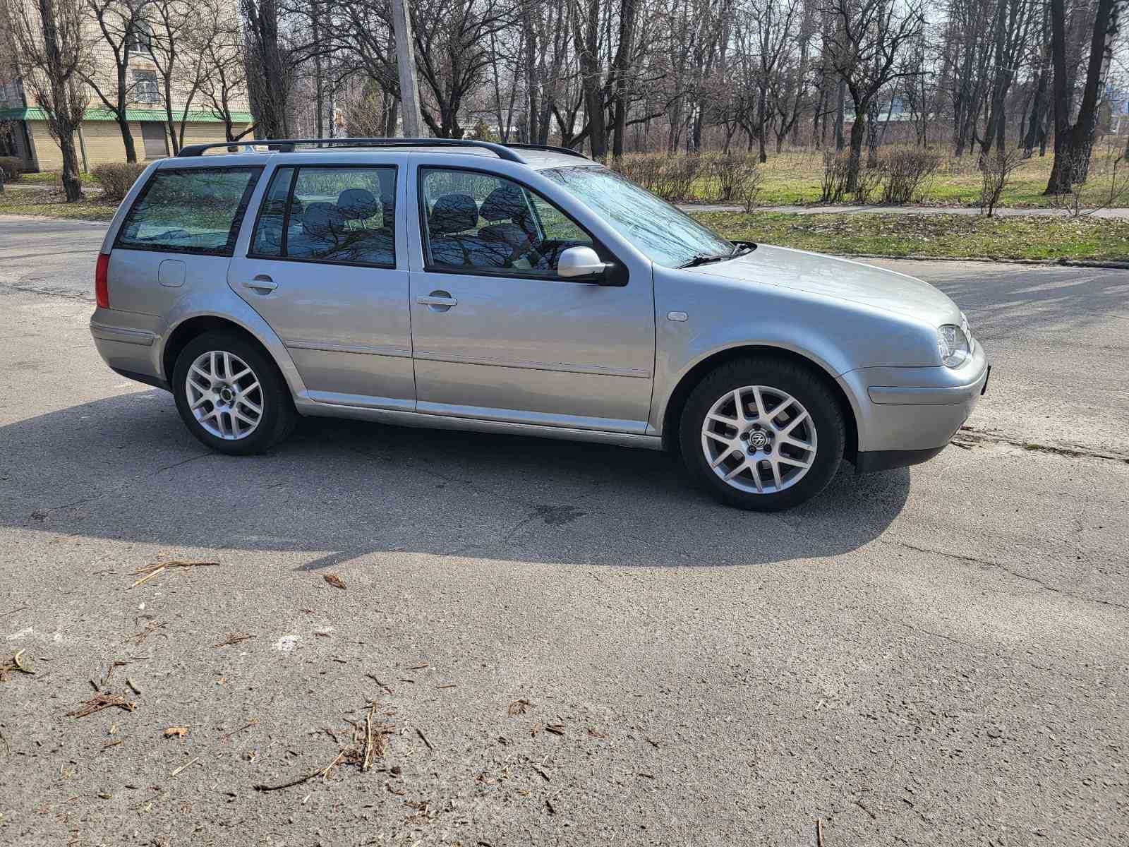 Volkswagen Golf  ( 2005 год)(1,6 MPI )