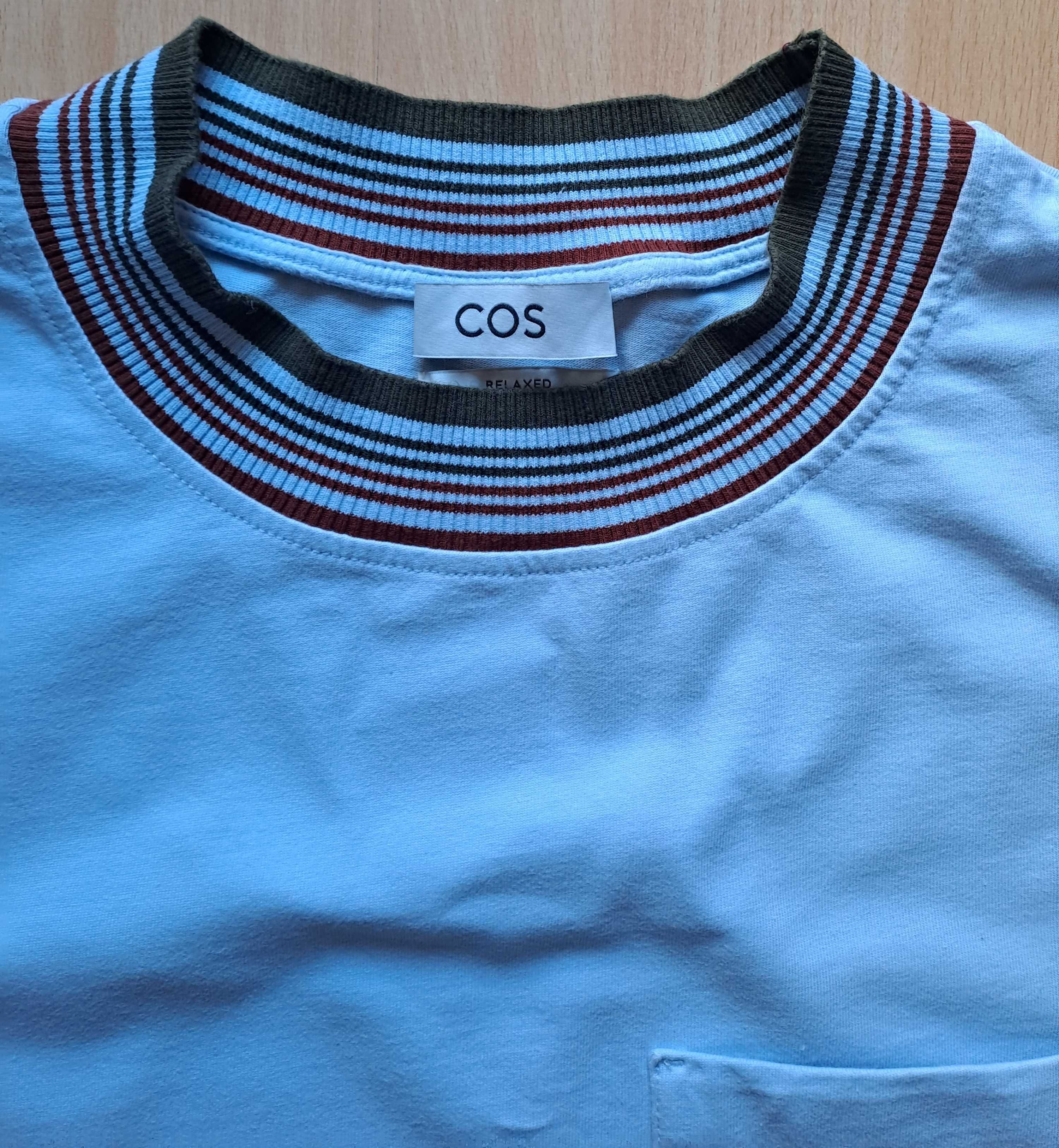 T-shirt COS jasnoniebieski z kieszonką