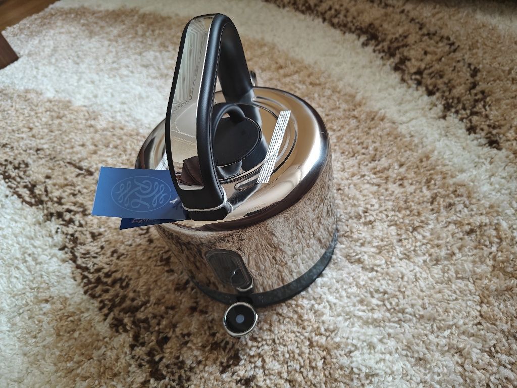 Електрочайник Russell Hobbs
