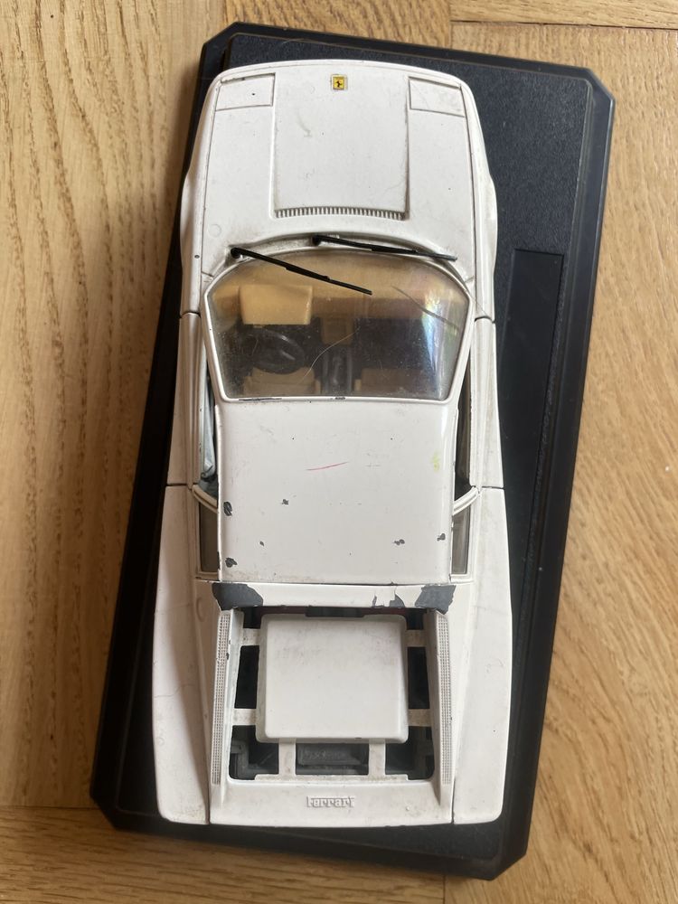 Model Ferrari Testarossa - Bburago