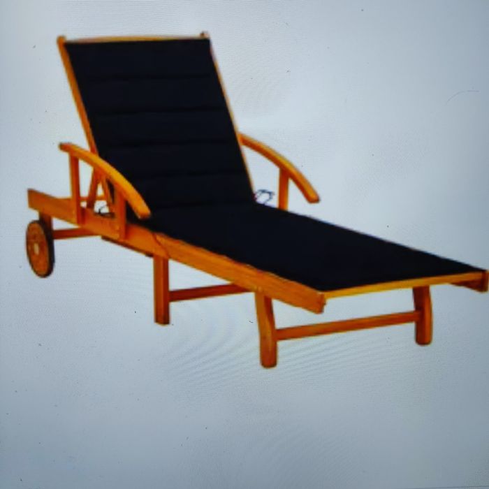 Drewniany leżak na kólkach