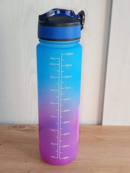 Nowa butelka na wodę 1L