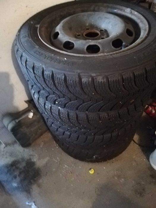 Opony zimowe z felgami premiorri 175/65R14 ok.6mm stan dobry z Golfa 4