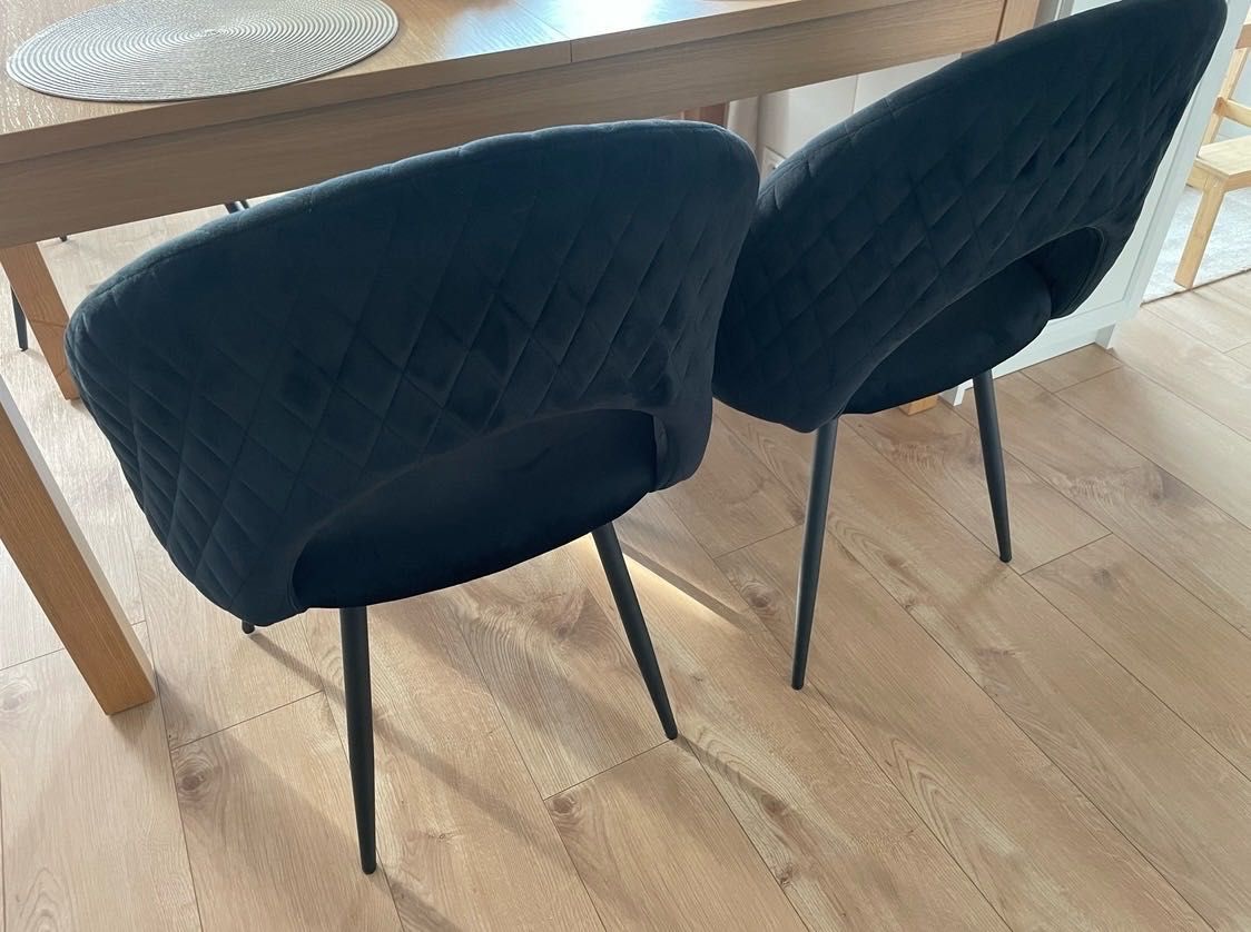2 czarne praktycznie nowe krzesła